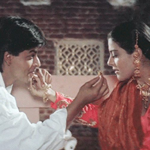 http://alldatmatterz.com/img/article/1204/karwachauth.gif