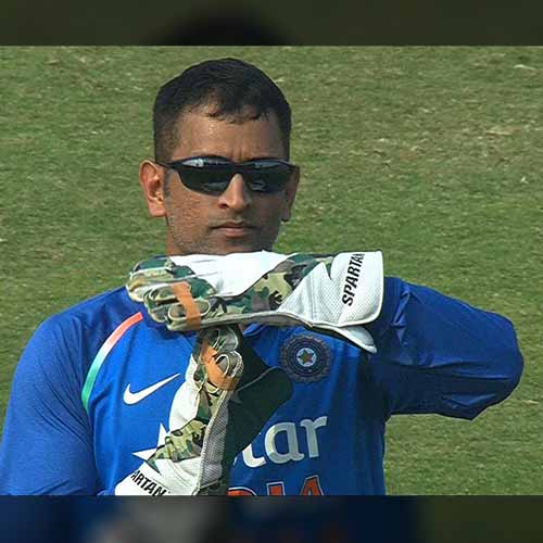 Dhoni Review System: MS Dhoni reviews 'like a Boss' after J Bumrah was given out