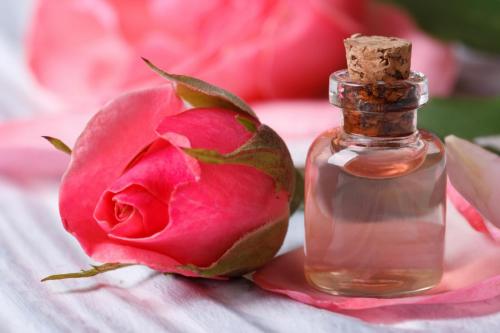 Homemade Rose Water........ Know How to Prepare