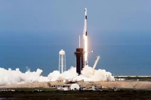 SpaceX dispatches 143 satellites, breaks older world space records.