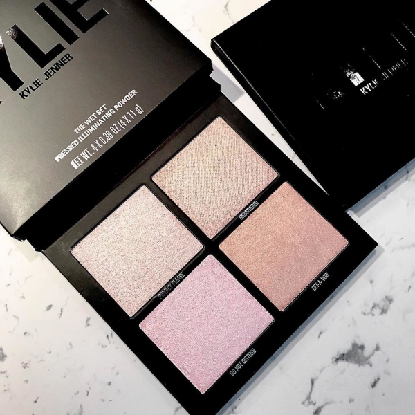 The Wet Set Pressed Illuminating Powder