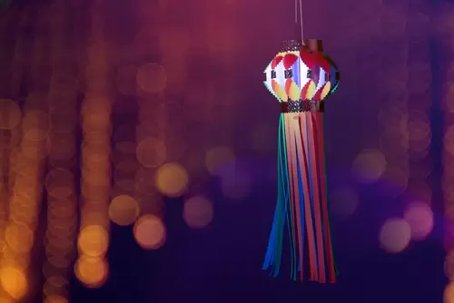 Brighten up the festive aura with these DIY lanterns