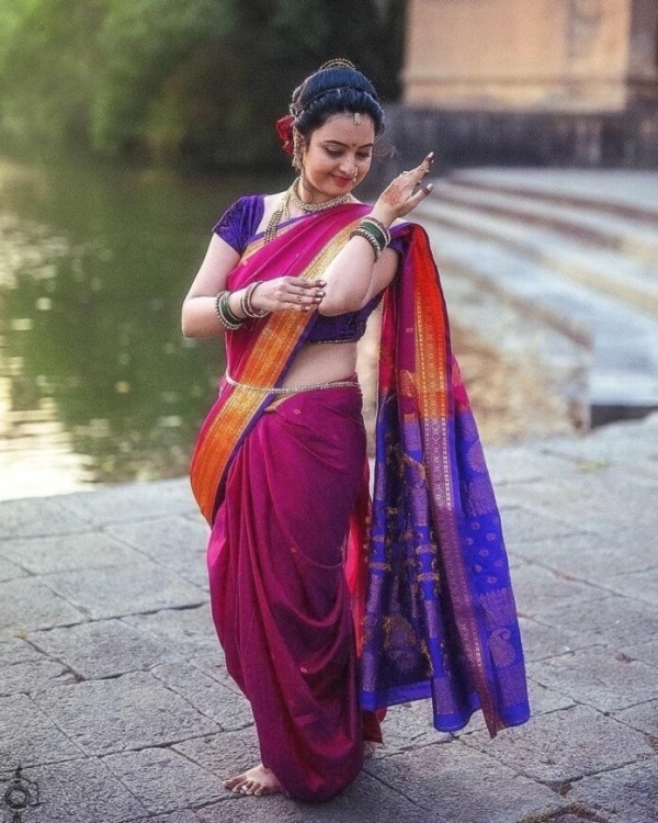 Light And Hues Nauvari Saree Poses | Using a perception tric… | Flickr-sonthuy.vn