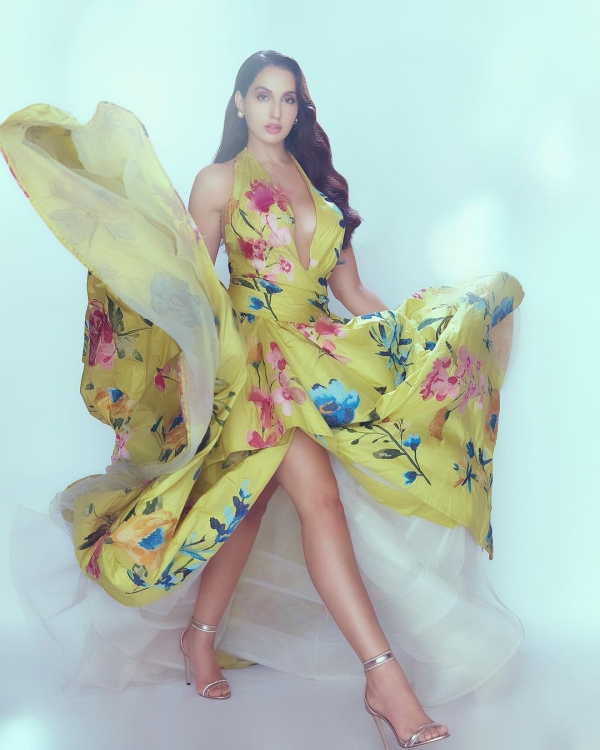 nora-fatehi-floral-3